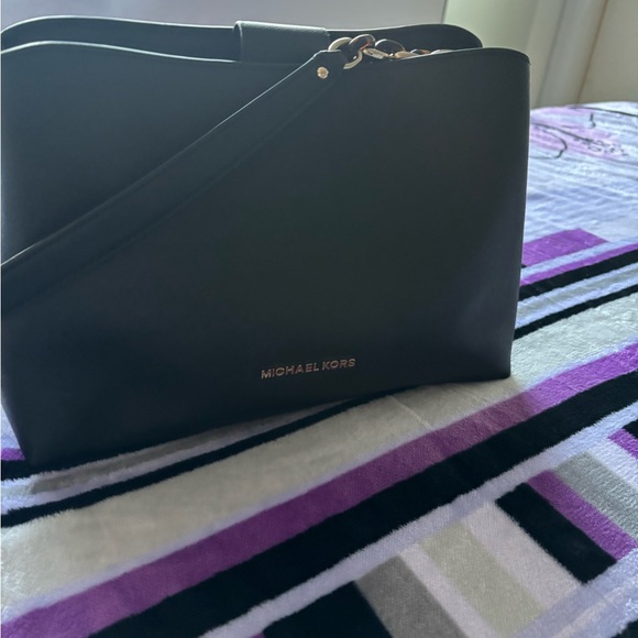 Authentic michael kors.  Excellent condition. SOLD - Picture 3 of 4